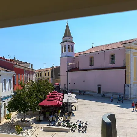 Dida & Nonna Piazza View Apartment